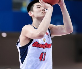 即时赔率-媒体人：王洪泽用稚嫩肩膀扛起广东脆弱内线 他值得更多时间&amp;机会